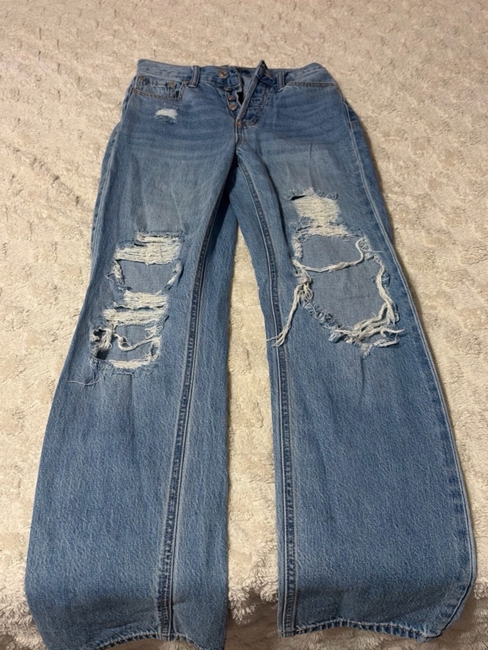 2 pairs american eagle/ aeropostale ripped jeans bundle
